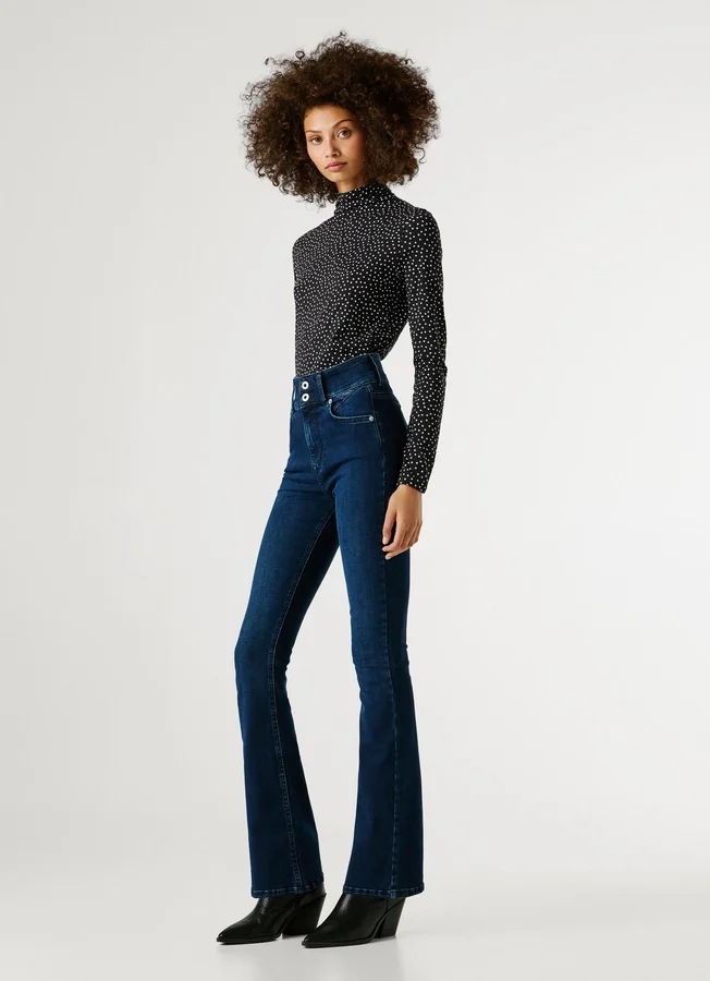 Jeans mit hoher Taille und ausgestelltem Schnitt Jeans mit hoher Taille und ausgestelltem Schnitt