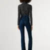 Jeans mit hoher Taille und ausgestelltem Schnitt Jeans mit hoher Taille und ausgestelltem Schnitt