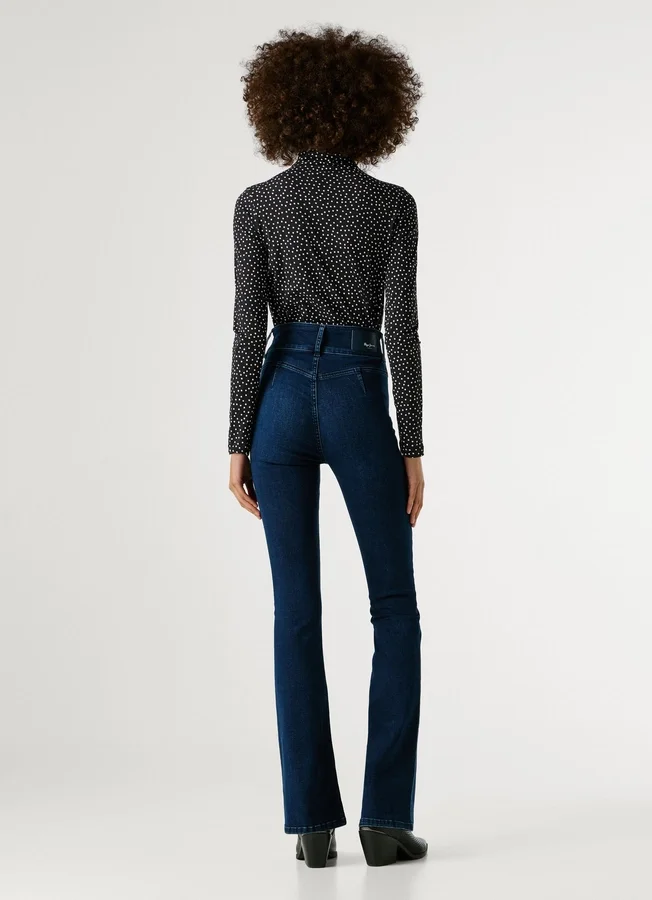 Jeans mit hoher Taille und ausgestelltem Schnitt Jeans mit hoher Taille und ausgestelltem Schnitt