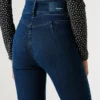 Jeans mit hoher Taille und ausgestelltem Schnitt Jeans mit hoher Taille und ausgestelltem Schnitt