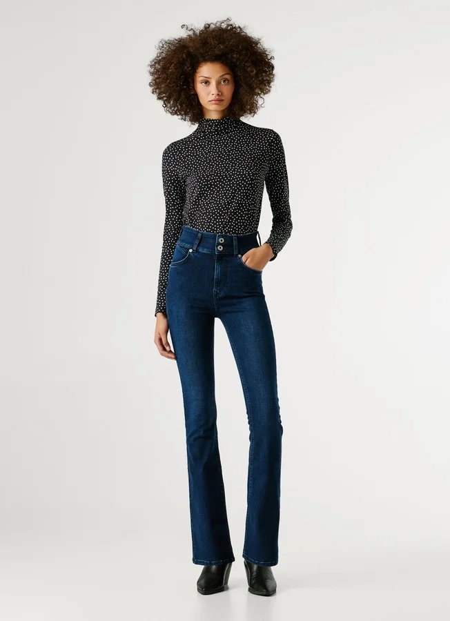 Jeans mit hoher Taille und ausgestelltem Schnitt Jeans mit hoher Taille und ausgestelltem Schnitt