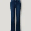 Jeans mit hoher Taille und ausgestelltem Schnitt Jeans mit hoher Taille und ausgestelltem Schnitt