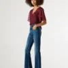 Jeans mit mittlerer Leibhöhe und ausgestelltem Schnitt – Venus