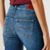 Jeans mit mittlerer Leibhöhe und ausgestelltem Schnitt – Venus