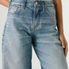 Jeans mit mittlerer Leibhöhe und lockerer Passform Jeans mit mittlerer Leibhöhe und lockerer Passform