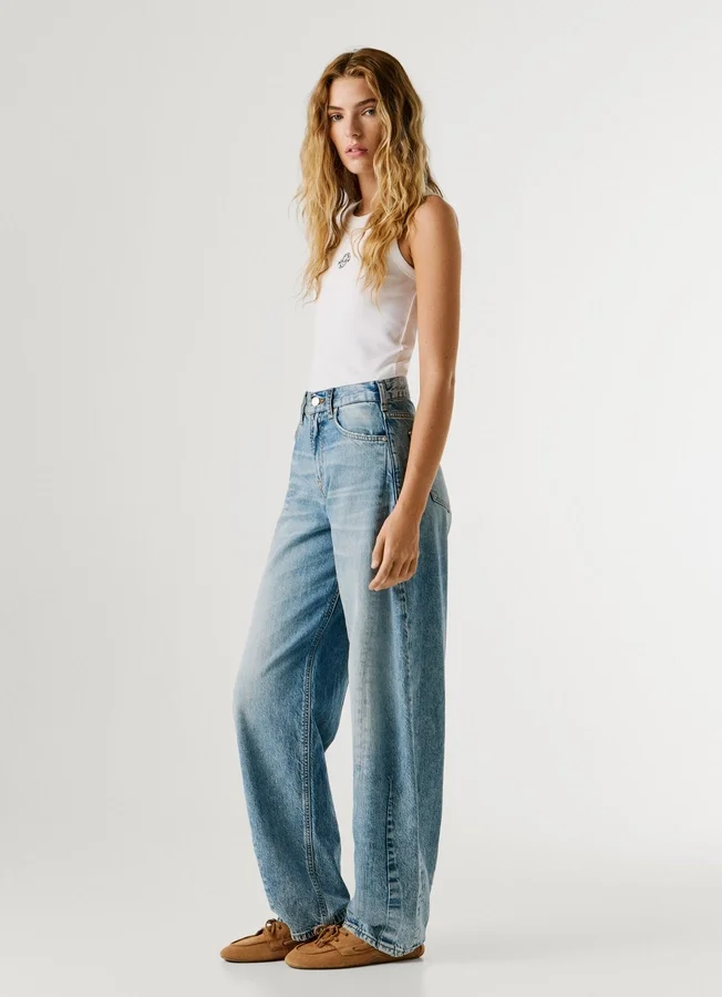 Jeans mit mittlerer Leibhöhe und lockerer Passform Jeans mit mittlerer Leibhöhe und lockerer Passform