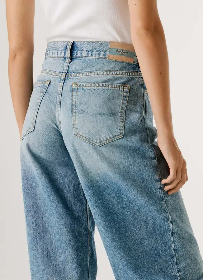 Jeans mit mittlerer Leibhöhe und lockerer Passform Jeans mit mittlerer Leibhöhe und lockerer Passform