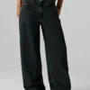 Jeans mit mittlerer Leibhöhe und weitem Schnitt Jeans mit mittlerer Leibhöhe und weitem Schnitt