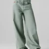 Jeans mit mittlerer Leibhöhe und weitem Schnitt Jeans mit mittlerer Leibhöhe und weitem Schnitt