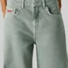 Jeans mit mittlerer Leibhöhe und weitem Schnitt Jeans mit mittlerer Leibhöhe und weitem Schnitt