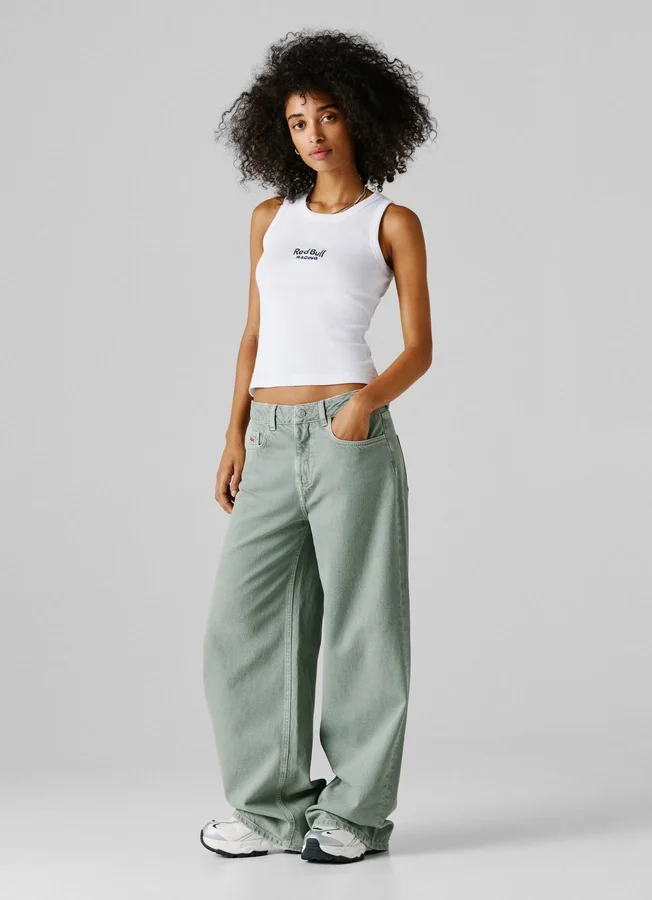 Jeans mit mittlerer Leibhöhe und weitem Schnitt Jeans mit mittlerer Leibhöhe und weitem Schnitt