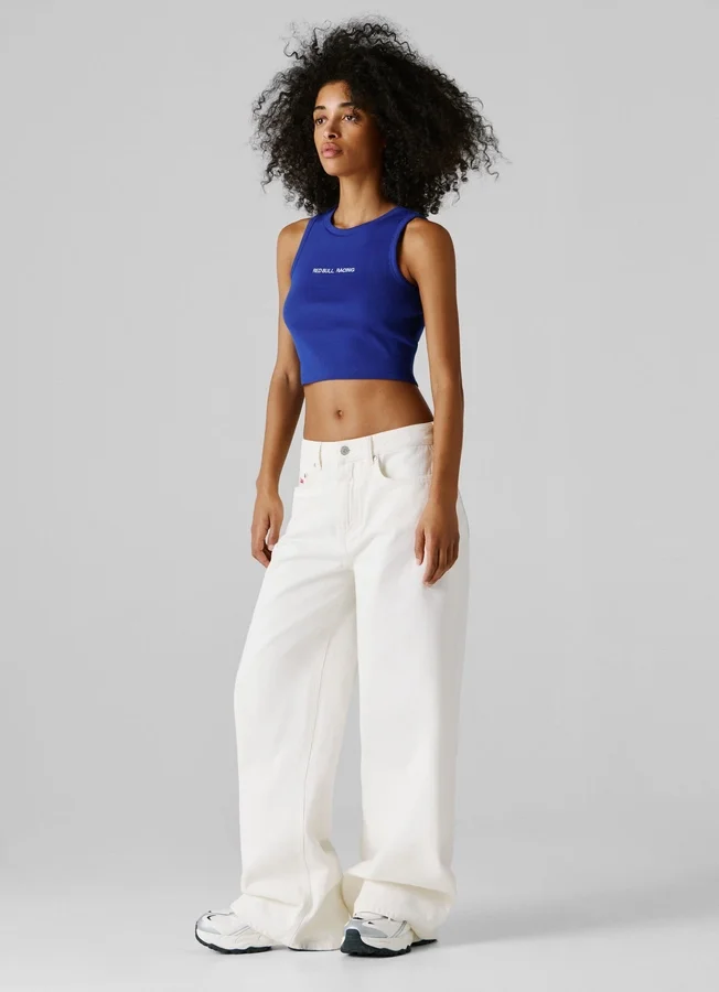 Jeans mit mittlerer Leibhöhe und weitem Schnitt Jeans mit mittlerer Leibhöhe und weitem Schnitt