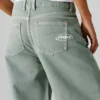 Jeans mit mittlerer Leibhöhe und weitem Schnitt Jeans mit mittlerer Leibhöhe und weitem Schnitt