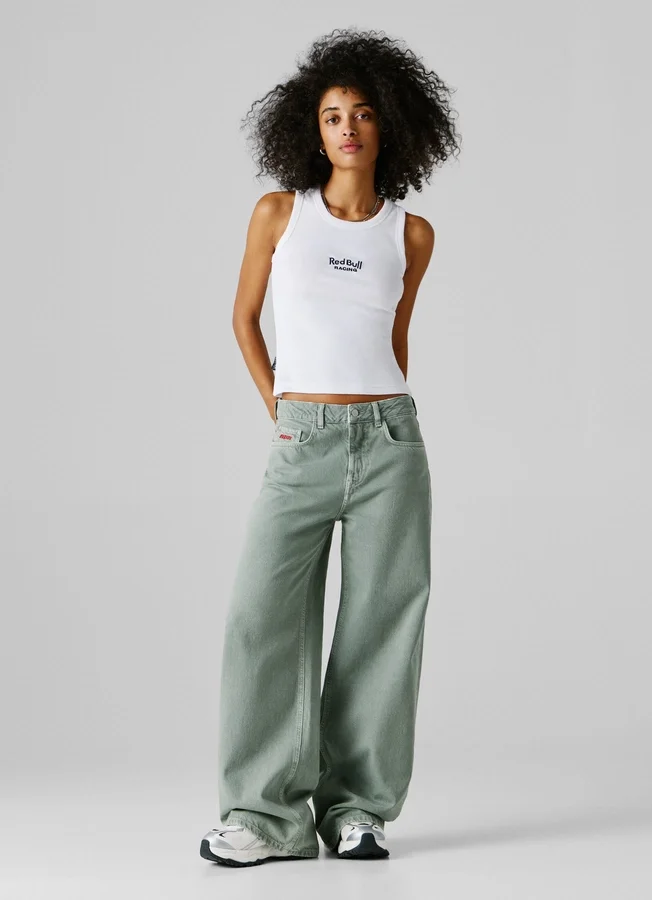 Jeans mit mittlerer Leibhöhe und weitem Schnitt Jeans mit mittlerer Leibhöhe und weitem Schnitt