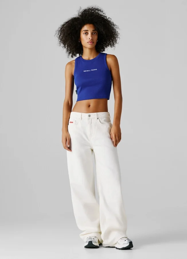 Jeans mit mittlerer Leibhöhe und weitem Schnitt Jeans mit mittlerer Leibhöhe und weitem Schnitt