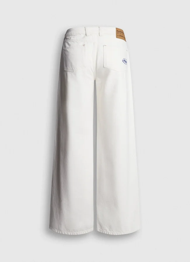 Jeans mit mittlerer Leibhöhe und weitem Schnitt Jeans mit mittlerer Leibhöhe und weitem Schnitt