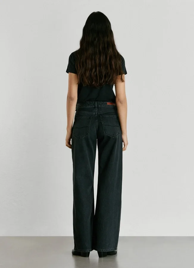 Jeans mit mittlerer Leibhöhe und weitem Schnitt – Lina Jeans mit mittlerer Leibhöhe und weitem Schnitt – Lina