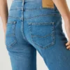 Jeans mit niedriger Leibhöhe und gerader Passform – Venus Jeans mit niedriger Leibhöhe und gerader Passform – Venus