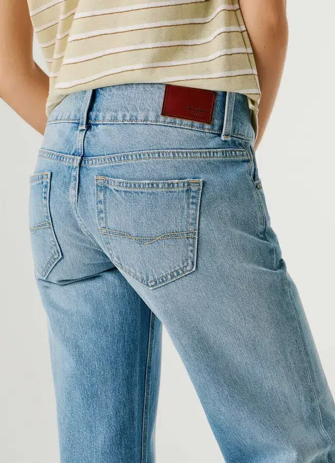 Jeans mit niedriger Leibhöhe und gerader Passform – Venus Jeans mit niedriger Leibhöhe und gerader Passform – Venus