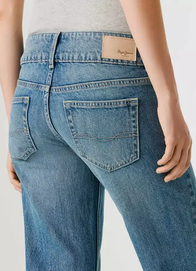Jeans mit niedriger Leibhöhe und gerader Passform – Venus Jeans mit niedriger Leibhöhe und gerader Passform – Venus
