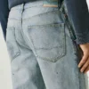 Jeans mit niedriger Leibhöhe und lockerer Passform – Helix