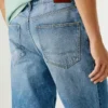 Jeans mit niedriger Leibhöhe und lockerer Passform – Helix