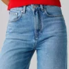 Jeans mit weitem Schnitt und mittlerer Leibhöhe Jeans mit weitem Schnitt und mittlerer Leibhöhe