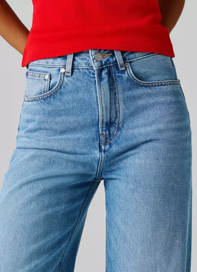 Jeans mit weitem Schnitt und mittlerer Leibhöhe Jeans mit weitem Schnitt und mittlerer Leibhöhe