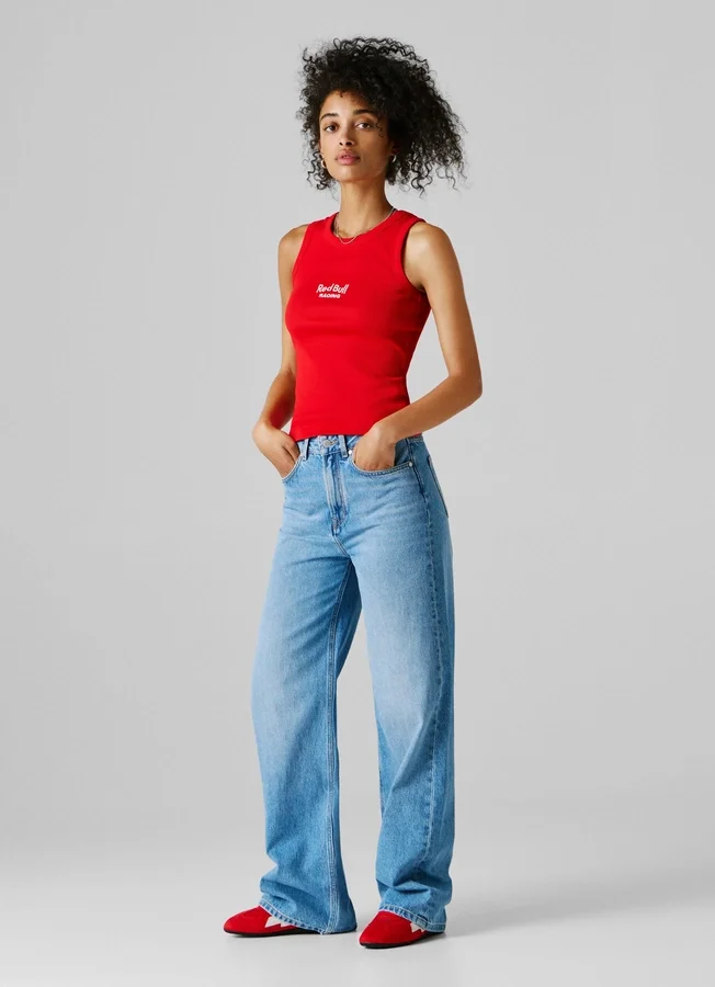 Jeans mit weitem Schnitt und mittlerer Leibhöhe Jeans mit weitem Schnitt und mittlerer Leibhöhe