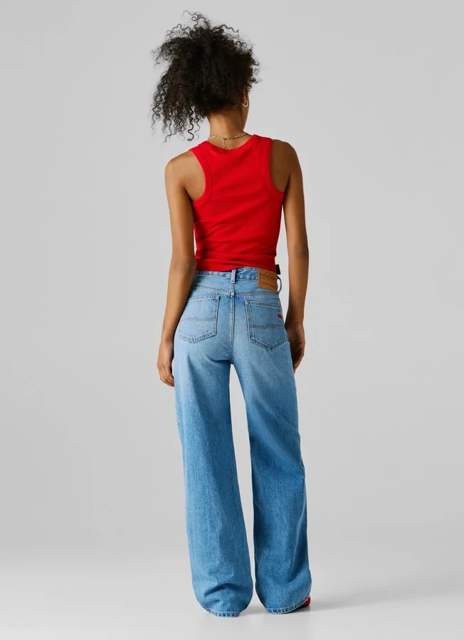 Jeans mit weitem Schnitt und mittlerer Leibhöhe Jeans mit weitem Schnitt und mittlerer Leibhöhe