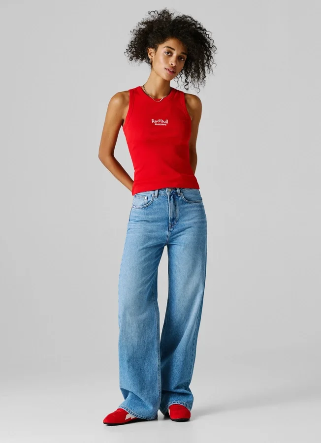 Jeans mit weitem Schnitt und mittlerer Leibhöhe Jeans mit weitem Schnitt und mittlerer Leibhöhe
