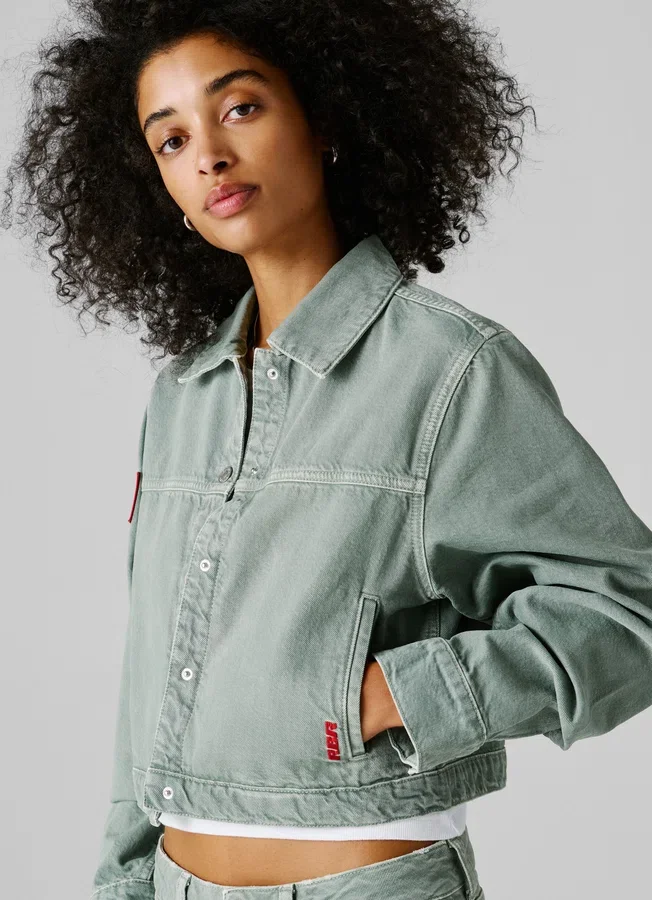 Jeansjacke in verkürzter Passform Jeansjacke in verkürzter Passform