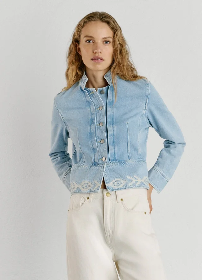 Jeansjacke mit Ikat-Details Jeansjacke mit Ikat-Details