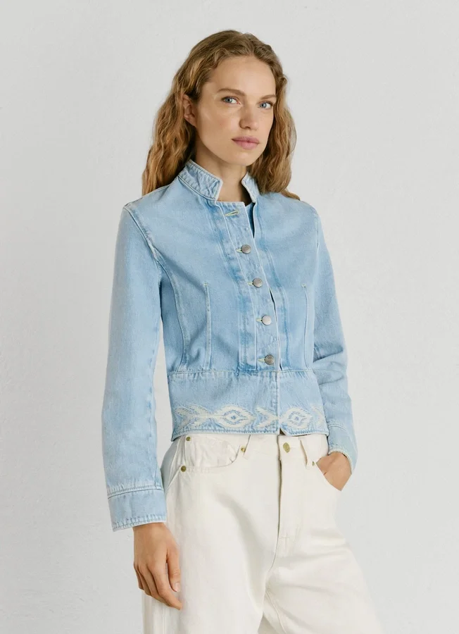 Jeansjacke mit Ikat-Details Jeansjacke mit Ikat-Details