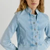 Jeansjacke mit Ikat-Details Jeansjacke mit Ikat-Details