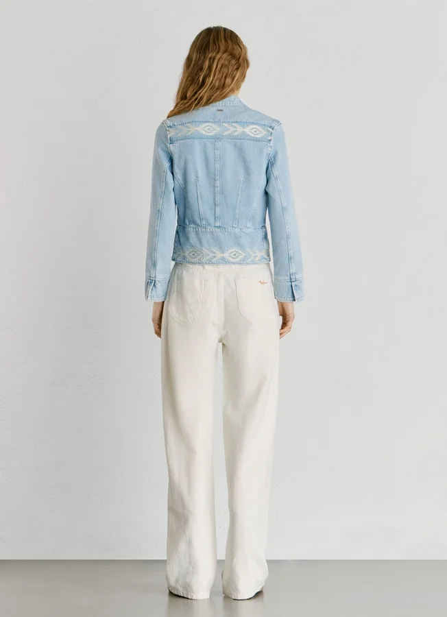 Jeansjacke mit Ikat-Details Jeansjacke mit Ikat-Details