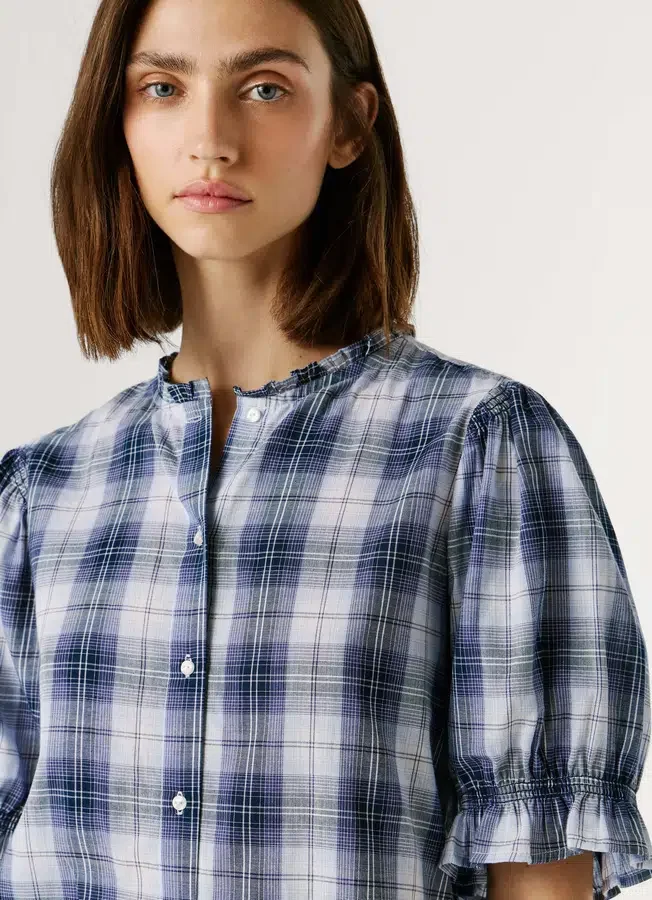 Karierte Bluse mit Rüschen Karierte Bluse mit Rüschen