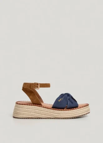 Keilabsatz-Sandalen mit gekreuzten Riemen