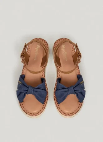 Keilabsatz-Sandalen mit gekreuzten Riemen