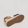 Keilabsatz-Sandalen mit gekreuzten Riemen