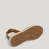 Keilabsatz-Sandalen mit gekreuzten Riemen