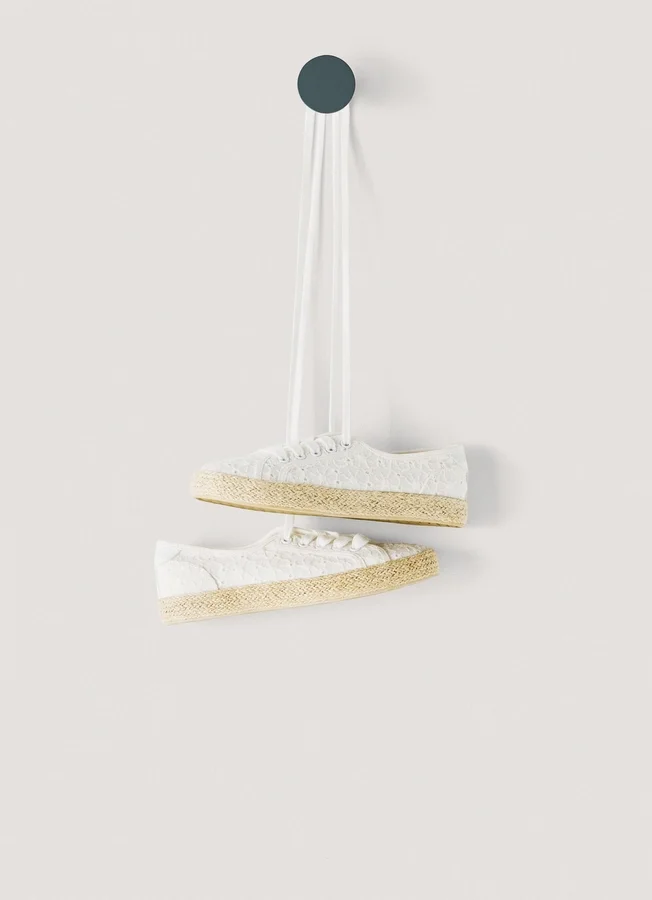 Klassische Sneaker mit Stickdetails Klassische Sneaker mit Stickdetails