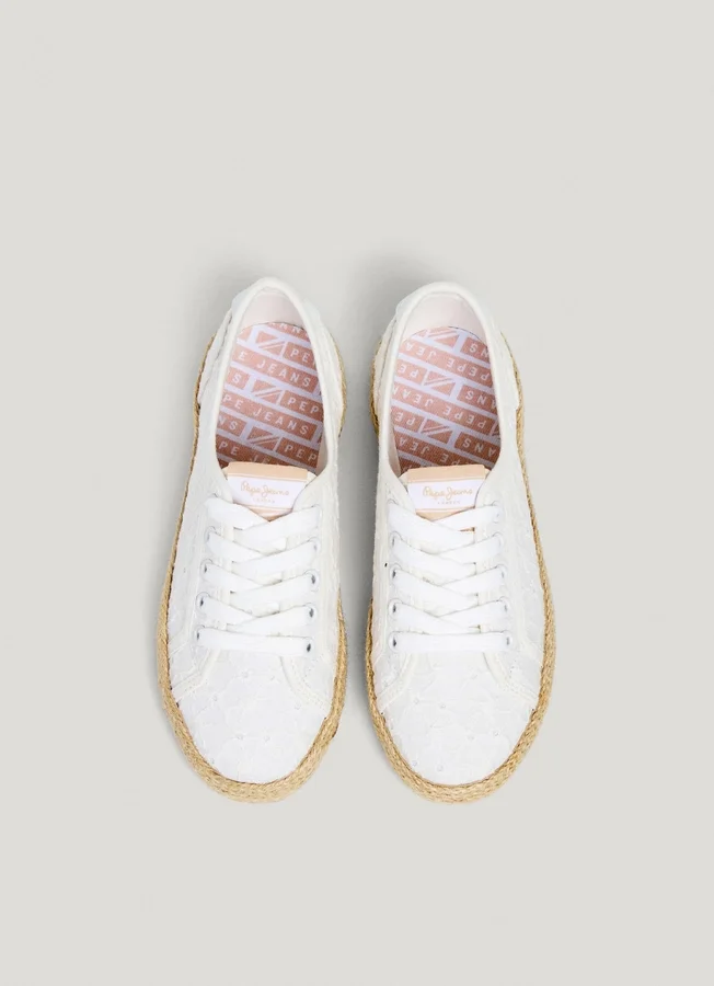 Klassische Sneaker mit Stickdetails Klassische Sneaker mit Stickdetails