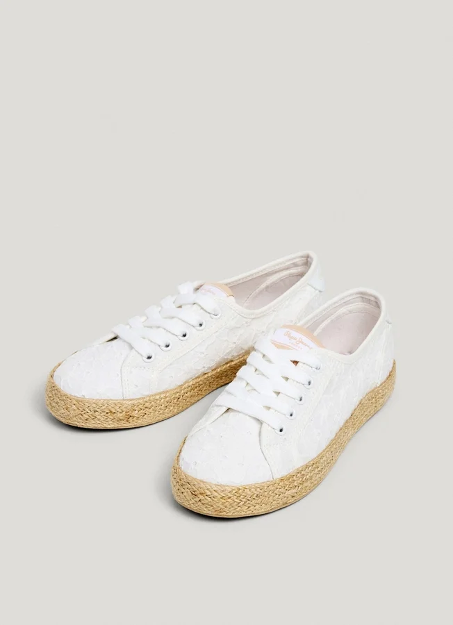 Klassische Sneaker mit Stickdetails Klassische Sneaker mit Stickdetails