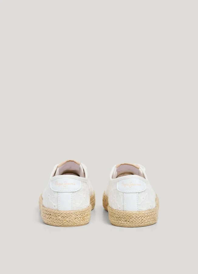 Klassische Sneaker mit Stickdetails Klassische Sneaker mit Stickdetails
