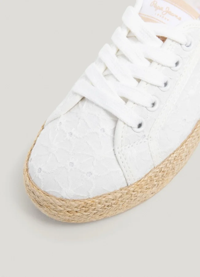 Klassische Sneaker mit Stickdetails Klassische Sneaker mit Stickdetails