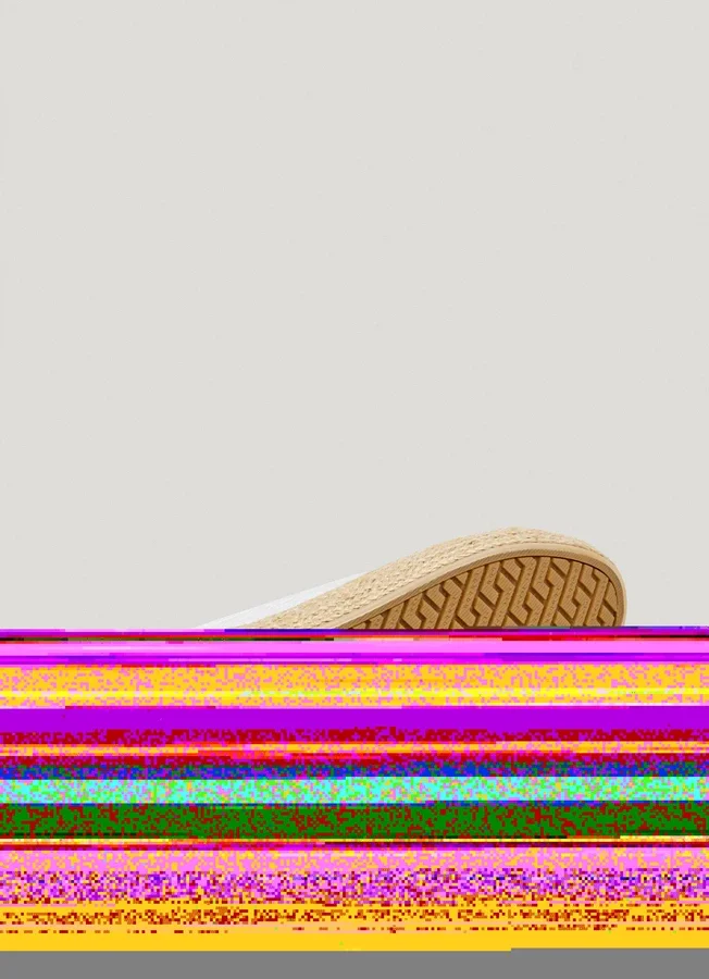 Klassische Sneaker mit Stickdetails Klassische Sneaker mit Stickdetails