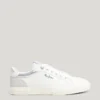 Klassische Sneakers mit Wildlederdetails