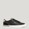 Klassische Sneakers mit Wildlederdetails