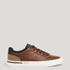 Klassische Sneakers mit Wildlederdetails Klassische Sneakers mit Wildlederdetails